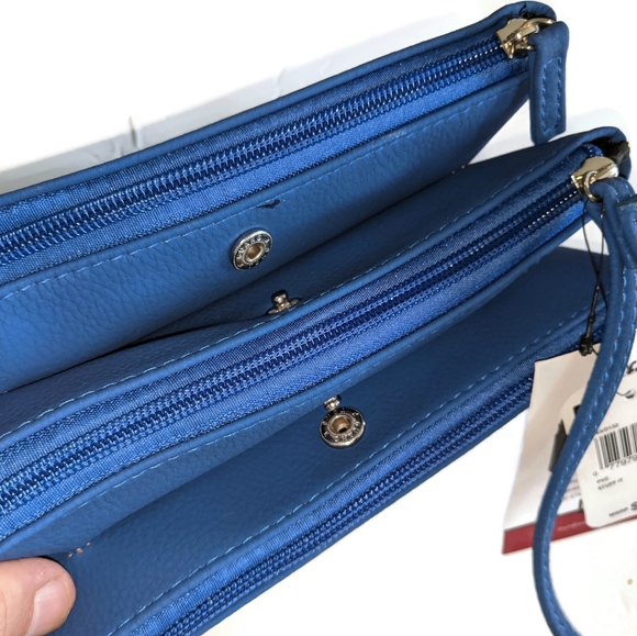 Mundi 3 Zipper Wristlet Wallet - Picture 3 of 6